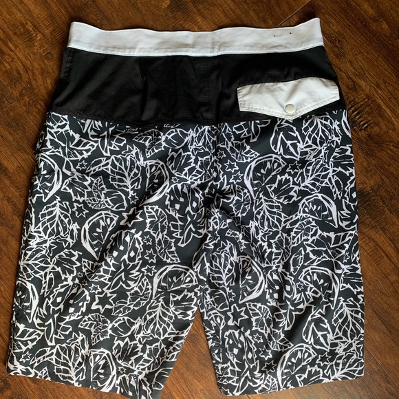 American Rag Surf & City shorts - Picture 2 of 4